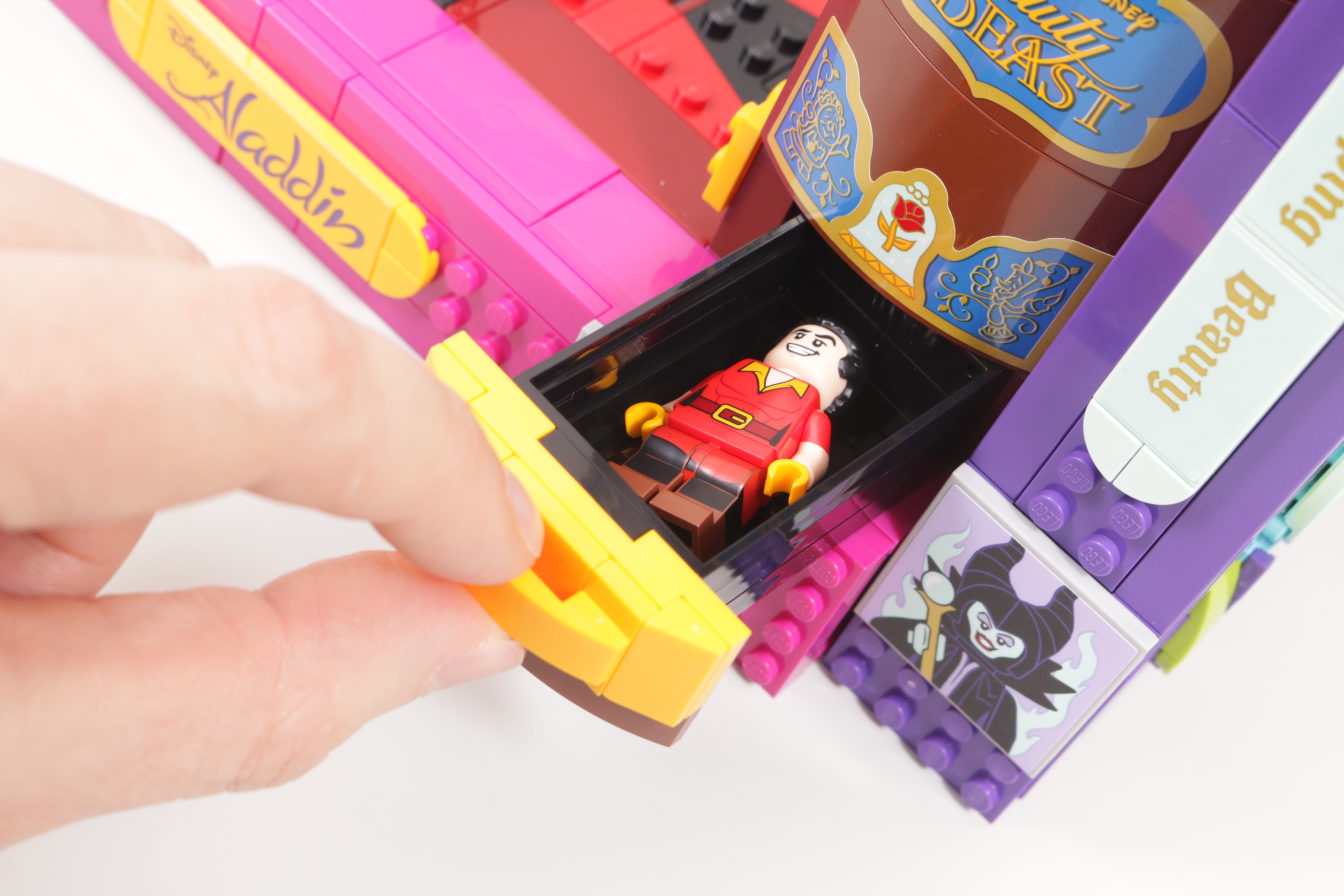 LEGO Disney 100 43227 Villain Icons review 25 scaled