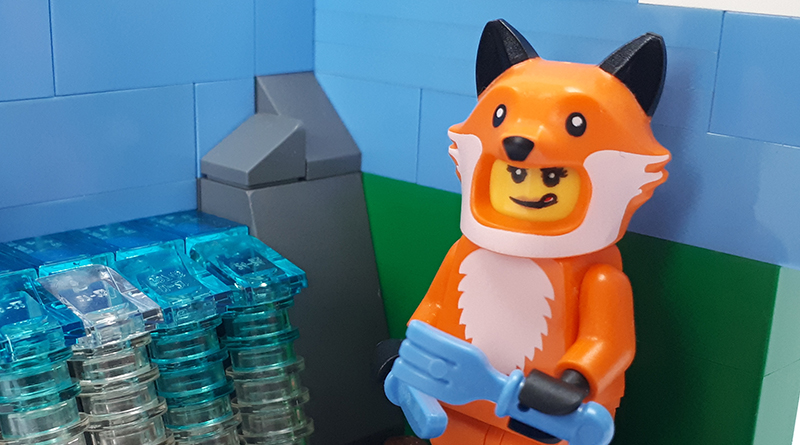 LEGO Collectible Minifigures Series 19 vignettes: Fox Costume Girl