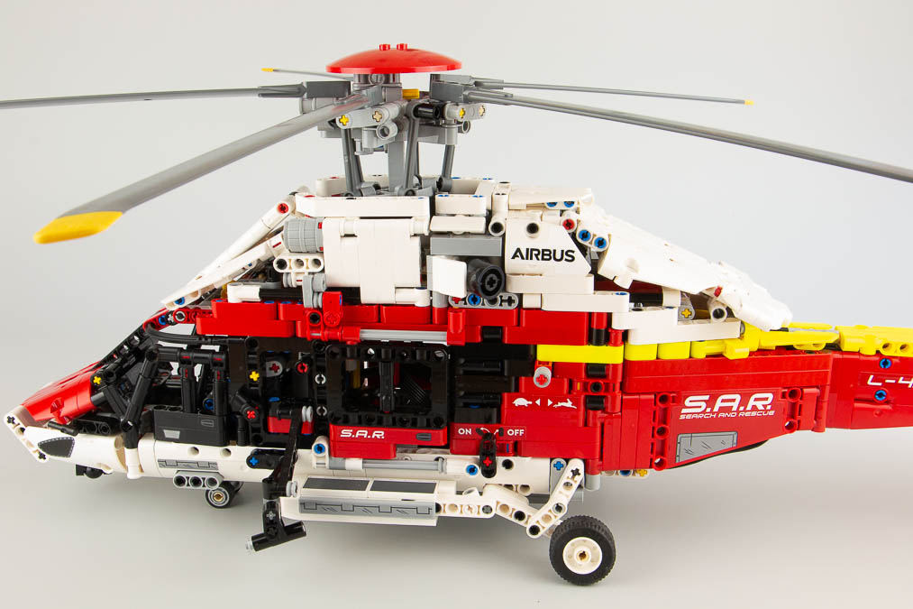 42145 Technic Airbus H175 Rescue Helicopter 23