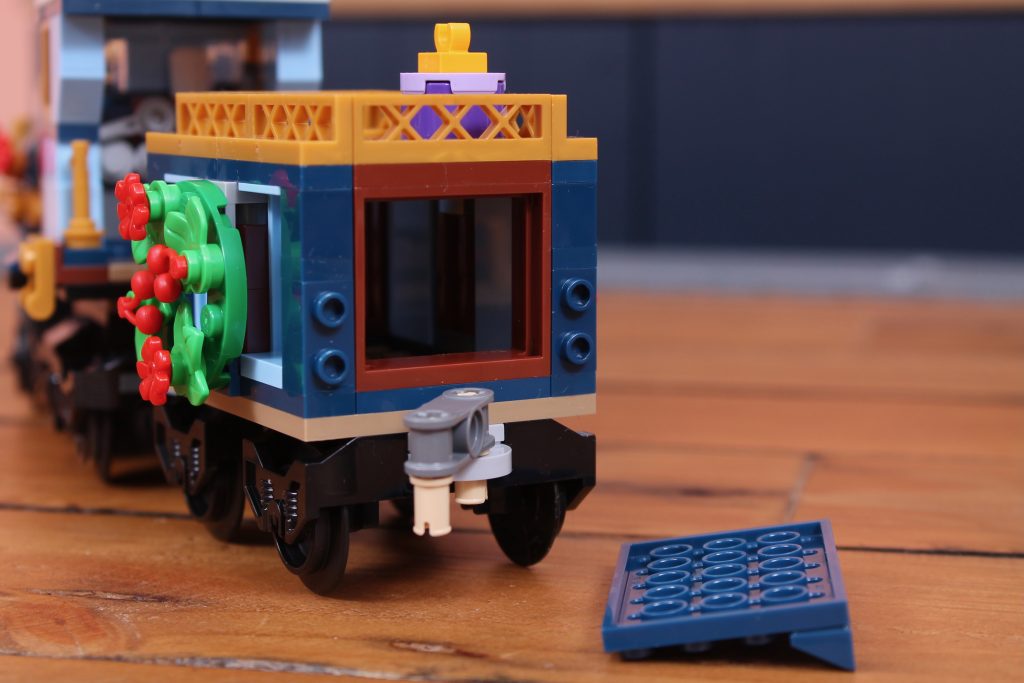 LEGO Winter Village 10361 Holiday Express Train review 10 1024x683