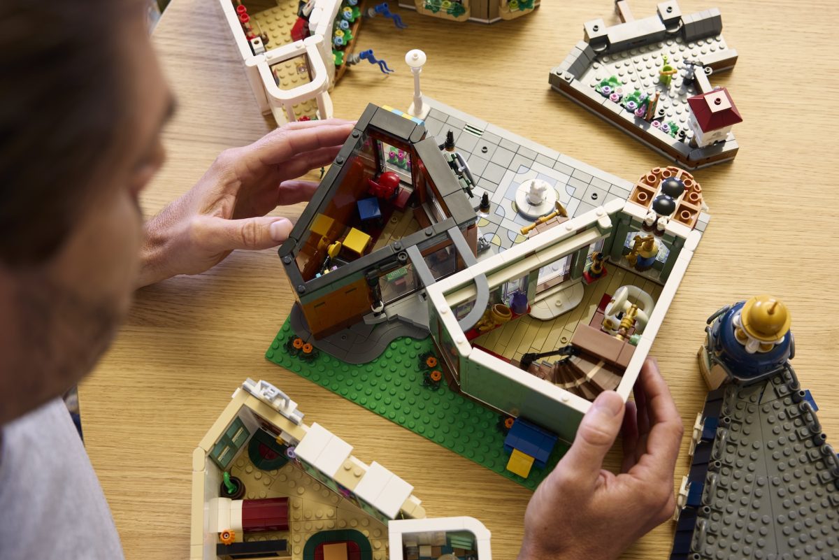 LEGO Icons modular building 11371 Shopping Street 19 1200x801