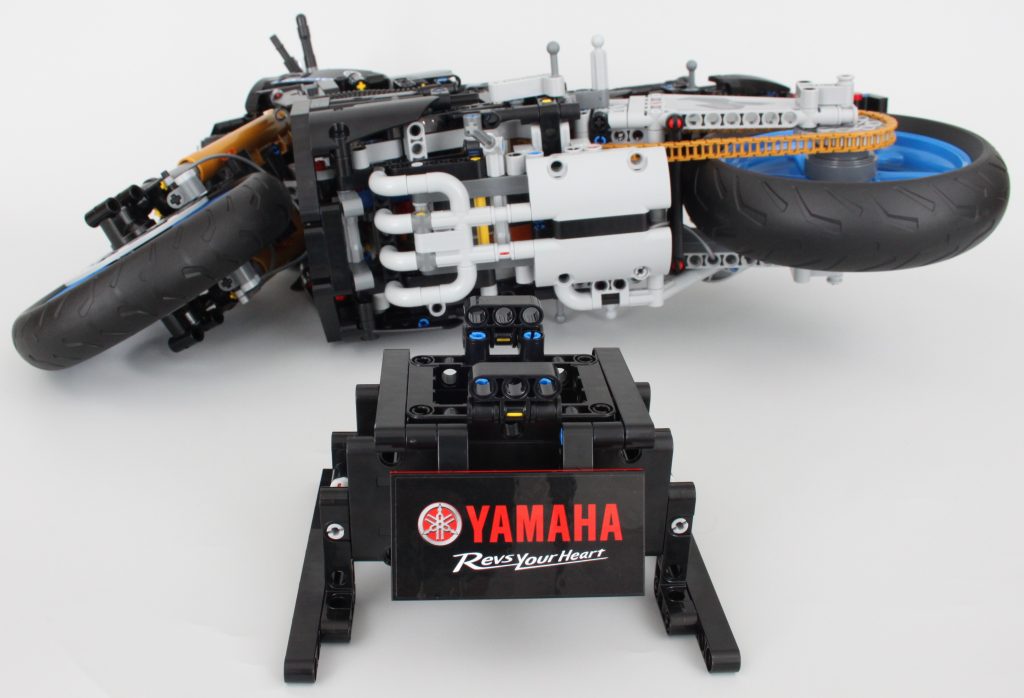 LEGO Technic 42159 Yamaha MT 10 SP review 41 1024x698