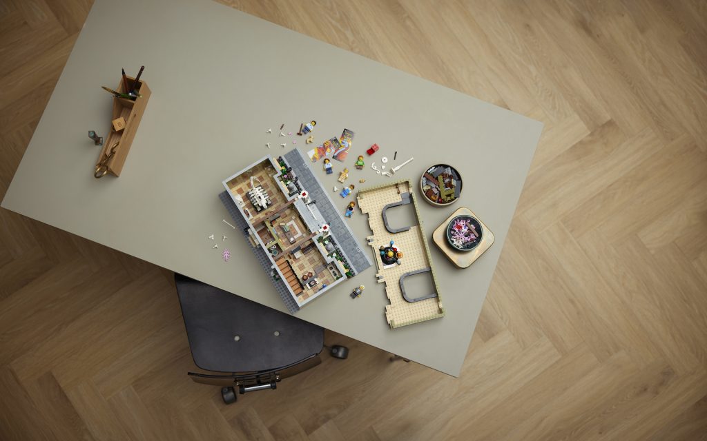 LEGO Icons 10326 Natural History Museum 13 1024x640