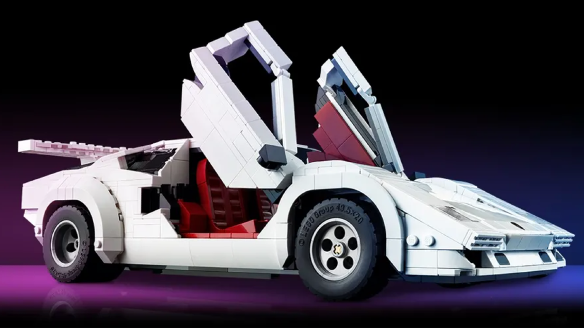 Other colours were considered for LEGO Icons 10337 Lamborghini Countach