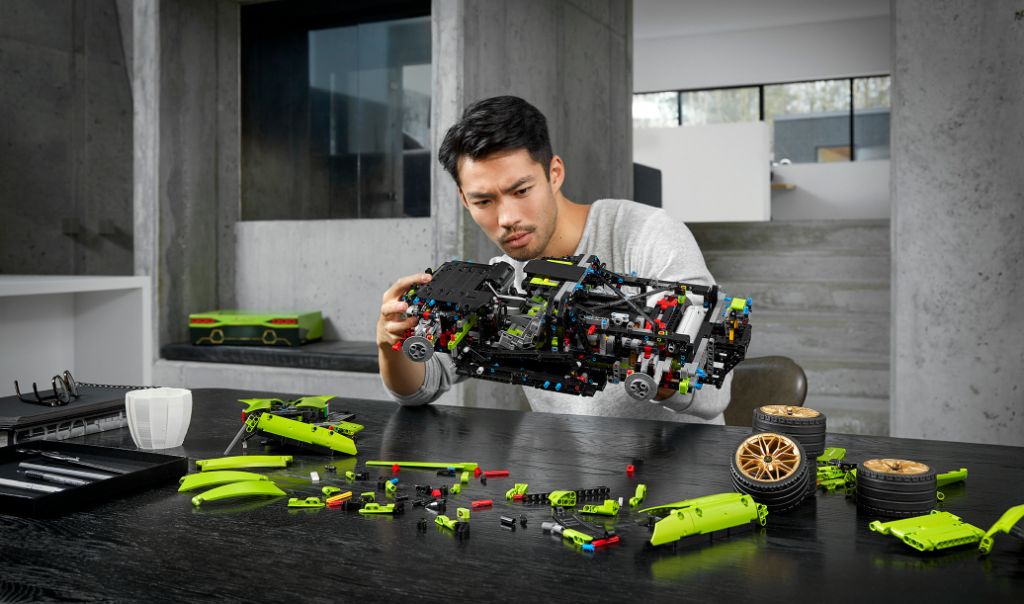 LEGO Technic Lamborghini Sián FKP 37 11