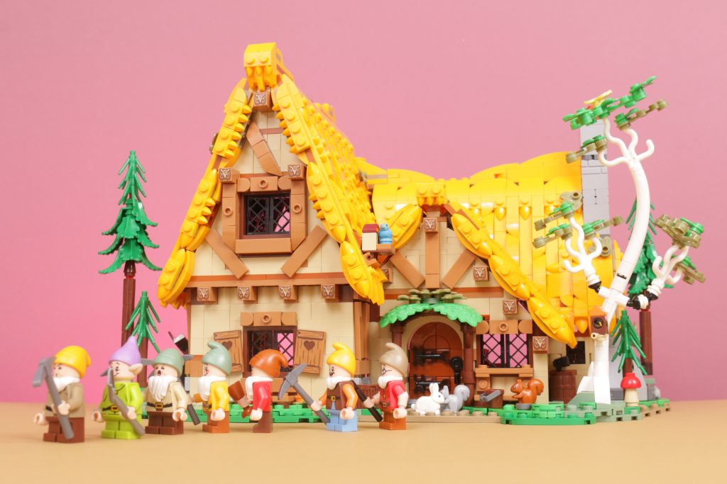 LEGO Disney 43242 Snow White and the Seven Dwarfs Cottage review 3 1024x683